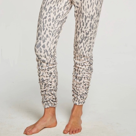 Chaser RPET LOVE RIB SHIRRED JOGGER Animal Print Medium - Picture 5 of 8